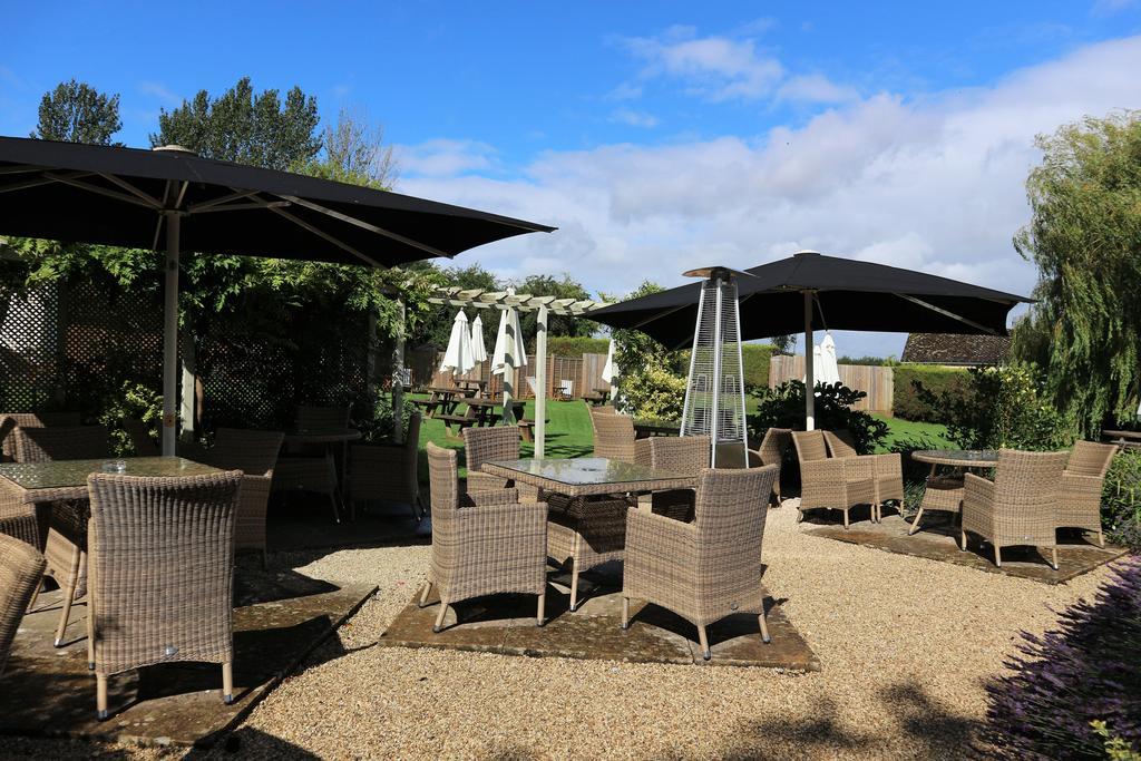 The Red Lion Inn Long Compton Екстер'єр фото